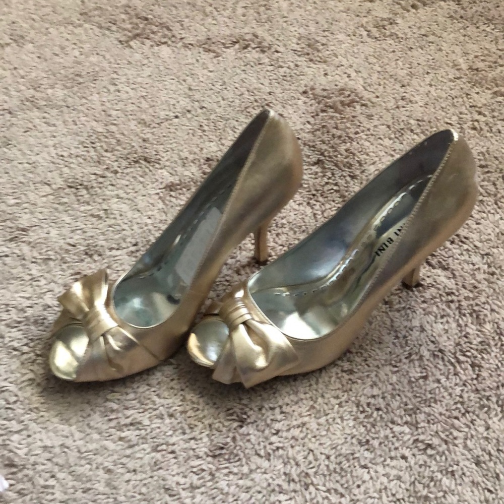 Shoes - Picture 2 of 4